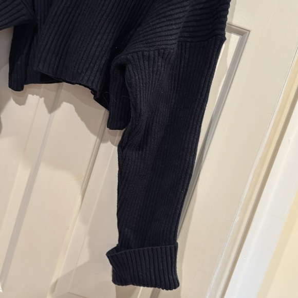 Zara Distressed Cropped Sweater - Picture 2 of 9